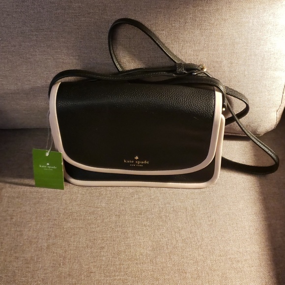 kate spade Handbags - NWT Kate Spade Crossbody Bag
